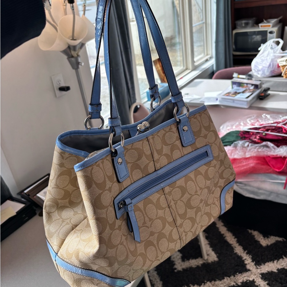 Coach Beige and Light Blue Shoulder Bag with Matching Wallet - Picture 9 of 13